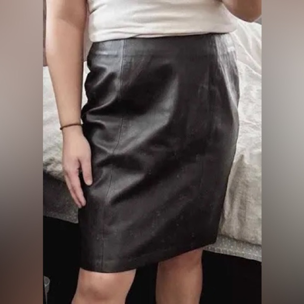 Croft and Borrow 100% Lambskin Leather Mini Skirt black size 6 or medium